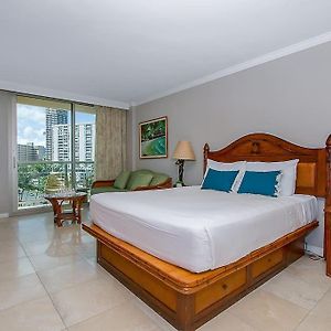 Luana Chic Hotel Right On Kalakaua Walk To Beach L404 Хонолулу Exterior photo