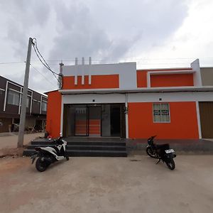 Super Oyo Capital O 93076 Batam Backpacker Guesthouse 2 Pembunuh Exterior photo