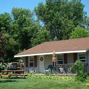 Lynns Cottage At Heron Ledge Платсбърг Exterior photo