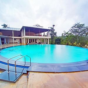 Staymaker Sereno Resort Саклешпур Exterior photo