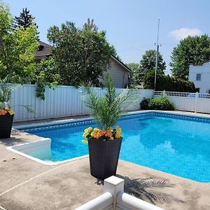Private Pool And Backyard * Bbq * 6 Beds * 5 Min. From Mtl Apartment Лонгуил Exterior photo
