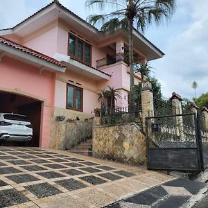 Villa Bukit Cipendawa Cipanas Чипанас Exterior photo