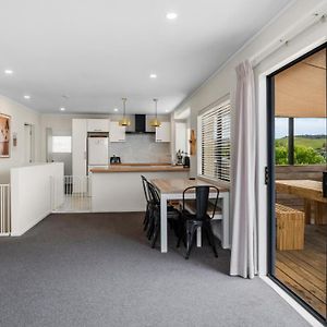 Hibiscus Hideaway - Orewa Beach Holiday Home Exterior photo