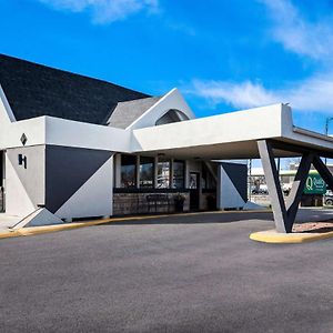 Quality Inn & Suites Near I-480 And I-29 Каунсъл Блъфс Exterior photo