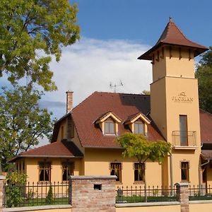 St. Florian Restaurant & Pension Hotel Vrakúň Exterior photo