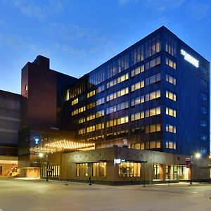 The Lismore Hotel Eau Claire - A Doubletree By Hilton Exterior photo