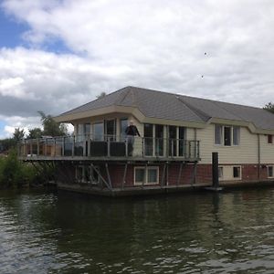 Water Villa, Houseboot At The Lake, Great Views, 70 Km To Amsterdam Бидингхаузен Exterior photo