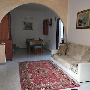 Casa Vacanza Anna Con Vista Balcone La Laguna ,Situata A 5 Minuti Dal Centro A Piedi Villa SantʼAntìoco Exterior photo