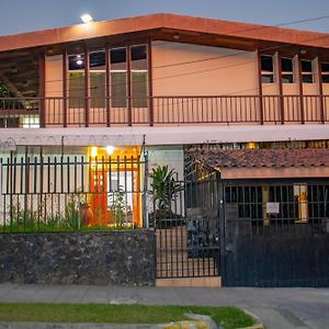 Volcano Hostal Y Restaurante Сан Салвадор Exterior photo