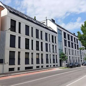 Euphoria Zentral - Parkplatz - Kuche - Netflix Apartment Винер Нойщат Exterior photo