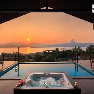 Stayvista'S Heer'S Cottage - Serenity With An Infinity Pool Overlooking The Lake And Jacuzzi Bliss Лонавала Exterior photo