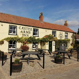 The Castle Arms Inn Бидейл Exterior photo