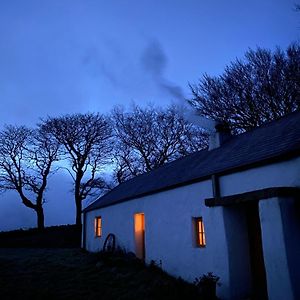 Thistle Thatch Cottage And Hot Tub - Mourne Mountains Нюкасъл Exterior photo