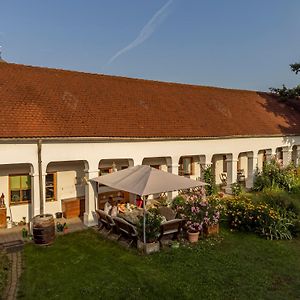 Weingut Bohrn Himmelbett Hotel Herrnbaumgarten Exterior photo