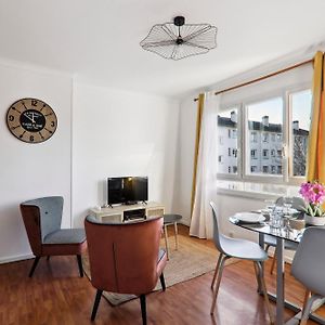 Chic And Spacious Apart With Parking Apartment Сартрувил Exterior photo