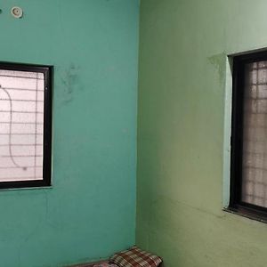 Bhagyashlip Niwas Apartment Akalkot Exterior photo