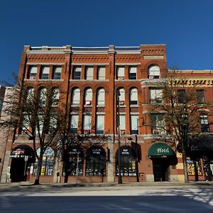 The Met Hotel Ню Уестминстър Exterior photo