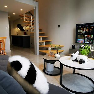 Panda Zuoke Besucher Apartment 熊猫坐客民宿 Кунмин Exterior photo