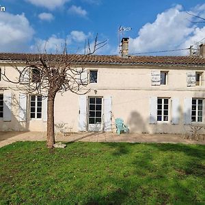 Ex Domaine Chandelier Chambre 4 Hotel Anglade Exterior photo