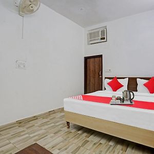 Oyo Hotel Nirvan Near Jahangirpuri Metro Station Ню Делхи Exterior photo