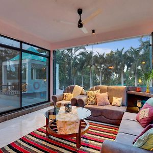 Stayvista'S Palm Perle Villa - Pet-Friendly Retreat With Terrace, Lawn & Pool Table Бопал Exterior photo