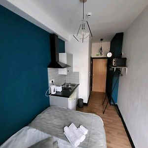 Double Room With Bathroom And Kitchenette Манчестър Exterior photo