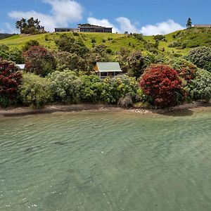 Macrocarpa Cottage - Cable Bay Holiday Home Exterior photo