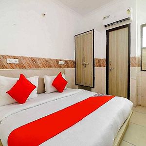 Collection O 81235 Hotel Aashiyana Ню Делхи Exterior photo