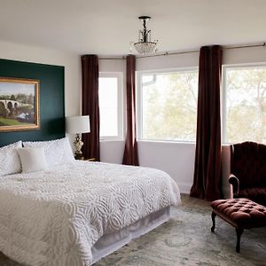 Waterfront Boutique Accommodation In Pec - Suite 3 Белвил Exterior photo