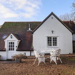 The Little White Cottage Чипинг Нортън Exterior photo