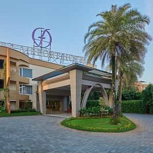 Flora Airport Hotel And Convention Centre Kochi Недумбасери Exterior photo