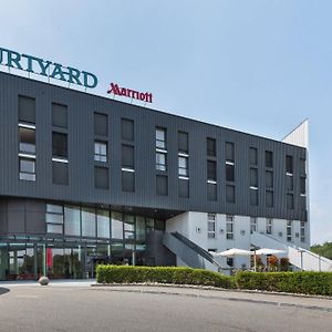 Courtyard By Marriott Basel Hotel Прателн Exterior photo