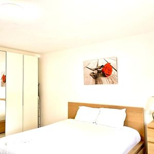 Large Room In Schuttrange Free Parking 10Mins To Airport Excellent Customer Services Люксембург Exterior photo