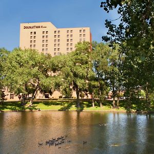 Doubletree By Hilton Minneapolis Park Place Сейнт Луис Парк Exterior photo