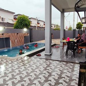 Rania Homestay With Private Pool Seri Iskandar Perak Near Utp Uitm Kampong Bota Road Exterior photo