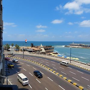 Shka Fndkia Ali Albahr Mbashra Bjlim Apartment Александрия Exterior photo