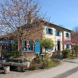 Ille Flottante, Maison Eclusiere Et Hebergements Insolites Sur Le Canal Bed & Breakfast Hédé Exterior photo