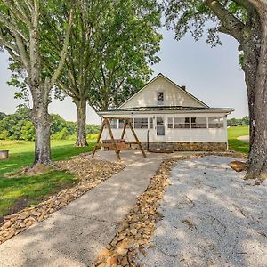 Dobson Farmhouse With Scenic Porch - Near Vineyards! Villa Exterior photo