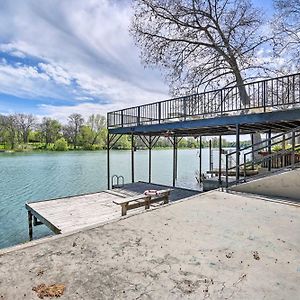 Waterfront Guadalupe River Lodge Home With Dock! Сегиин Exterior photo