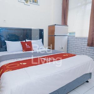 Redliving Apartemen Emerald Hill - Sr Rooms Tower Green Караванг Exterior photo