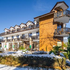 Хотел Долна Баня Hotel Exterior photo