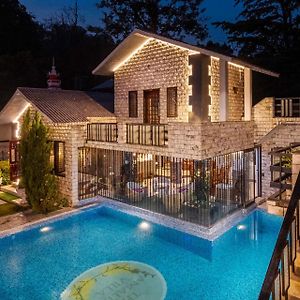 Amaltas With Pvt Pool & Lawn By Stayvista Рамнагар Exterior photo
