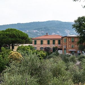Luxury Apartment In Villa With Portofino View Лаваня Exterior photo