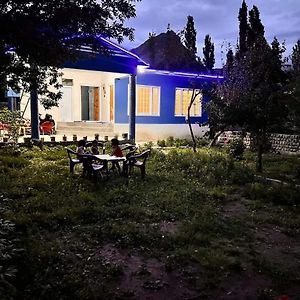 Noor Guest House Скарду Exterior photo