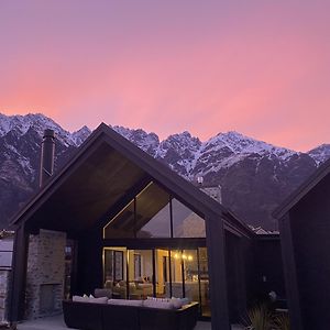 Luxury Alpine Retreat With A Hot Tub Villa Франктън Exterior photo