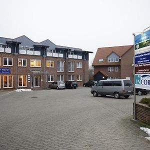 Hotel Am Holzhafen Щаде Exterior photo