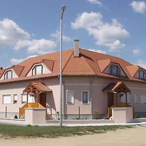 Lukacs Haz Hotel Bük Exterior photo