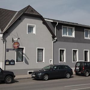 Pension Casa Topolino Hotel Винер Нойщат Exterior photo