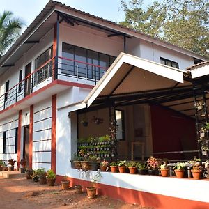 Bahar Deluxe Bed & Breakfast Dāpoli Exterior photo