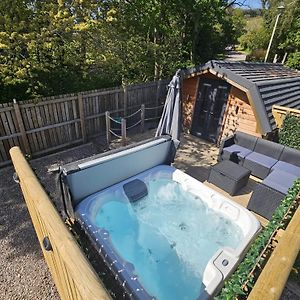 Morvan Pod & Hot Tub Villa Форт Уилям Exterior photo